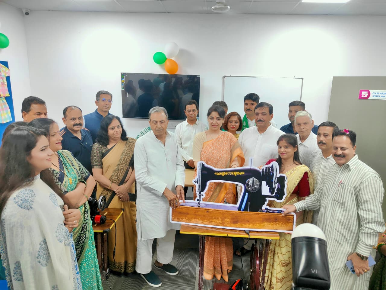Smt. Charu Singh Hoists National Flag at Chaudhary Ajit Singh Centre of Excellence for Design and Fashion Technology, Baghpat