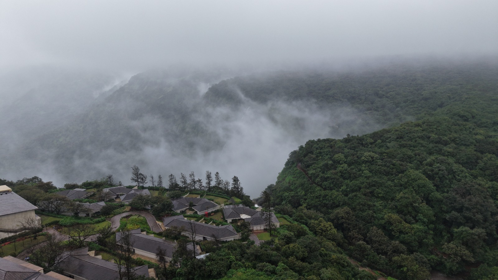 Chase the Last Showers of the Season as Courtyard by Marriott Mahabaleshwar Invites Guests for a Monsoon Getaway