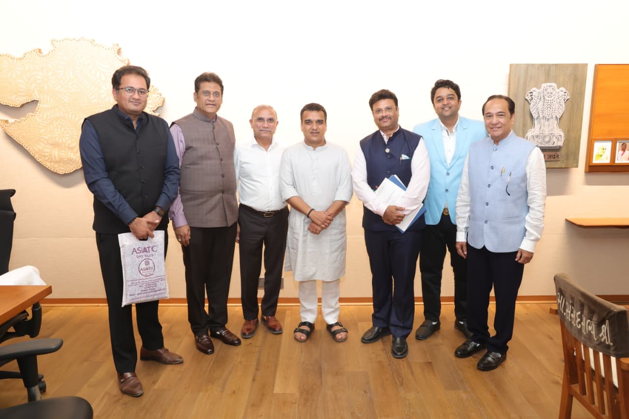 Mitesh Dhorda, Avinash Gupta, Bharat Zaveri, Shri Harsh Sanghavi Ji, Rajesh Rokde, Avi Shah & Salim Daginawala